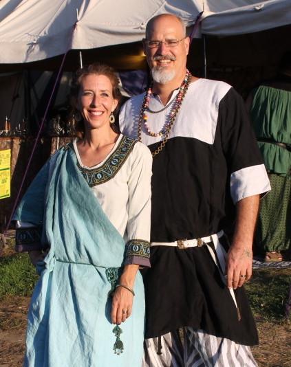 GULF WARS CANCELED: LINENGARB is spreading love instead.